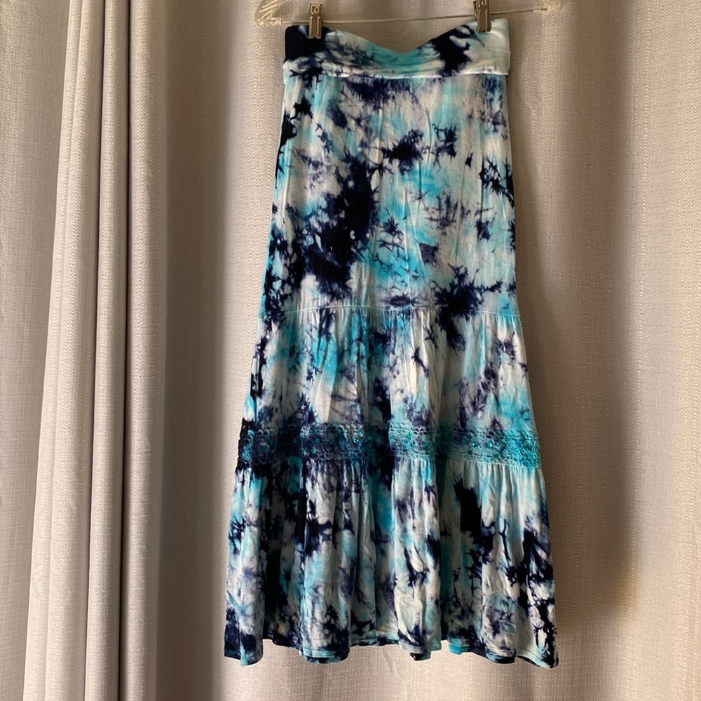 Justice girls size 12 tie dyed skirt.  Blue.